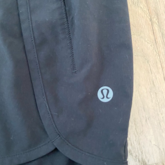 LULU RUNNING SHORTS - Picture 3 of 4